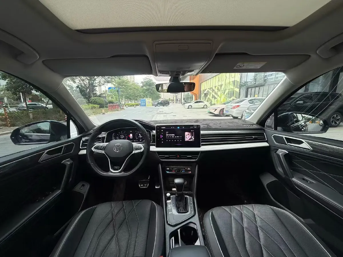 2024 Volkswagen Tiguan L 2.0T 186HP L4 7DCT,autocango,china used car exporter,china ev exporter,chinese used car exporter,chinese used ev exporter