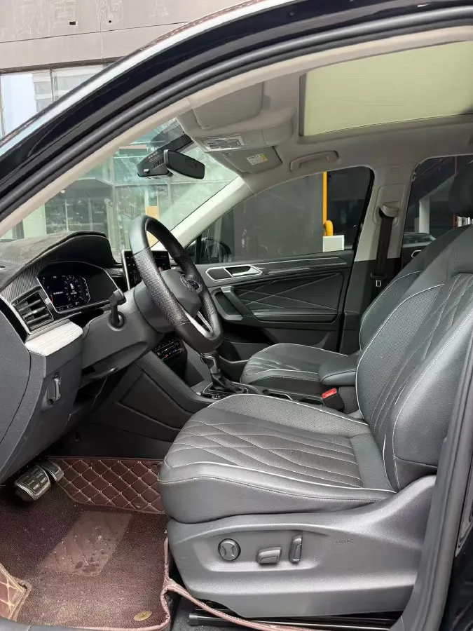 2024 Volkswagen Tiguan L 2.0T 186HP L4 7DCT,autocango,china used car exporter,china ev exporter,chinese used car exporter,chinese used ev exporter