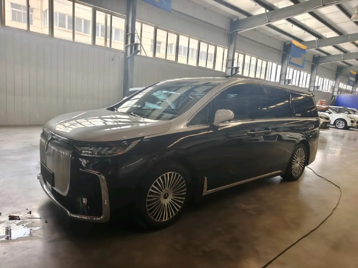 2025 Voyah Dream 1.5T 150HP L4 PHEV 41.7KWH,autocango,china used car exporter,china ev exporter,chinese used car exporter,chinese used ev exporter