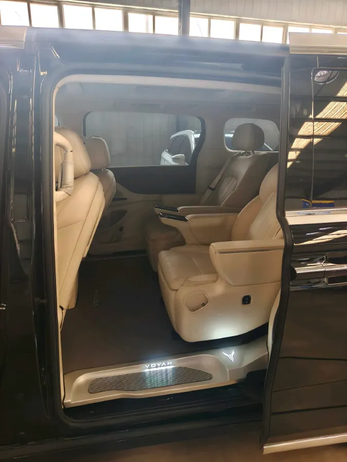 2025 Voyah Dream 1.5T 150HP L4 PHEV 41.7KWH,autocango,china used car exporter,china ev exporter,chinese used car exporter,chinese used ev exporter