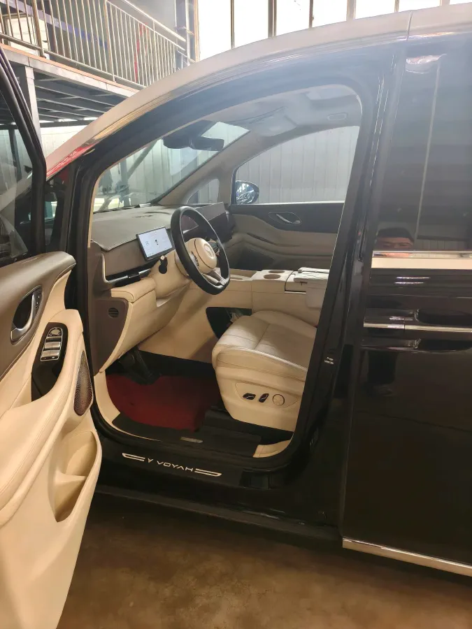 2025 Voyah Dream 1.5T 150HP L4 PHEV 41.7KWH,autocango,china used car exporter,china ev exporter,chinese used car exporter,chinese used ev exporter