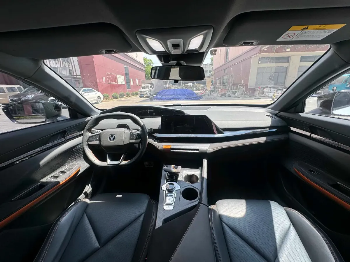 2022 ChangAn UNI-V 1.5T 188HP L4 7DCT,autocango,china used car exporter,china ev exporter,chinese used car exporter,chinese used ev exporter