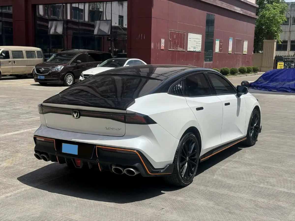 2022 ChangAn UNI-V 1.5T 188HP L4 7DCT,autocango,china used car exporter,china ev exporter,chinese used car exporter,chinese used ev exporter