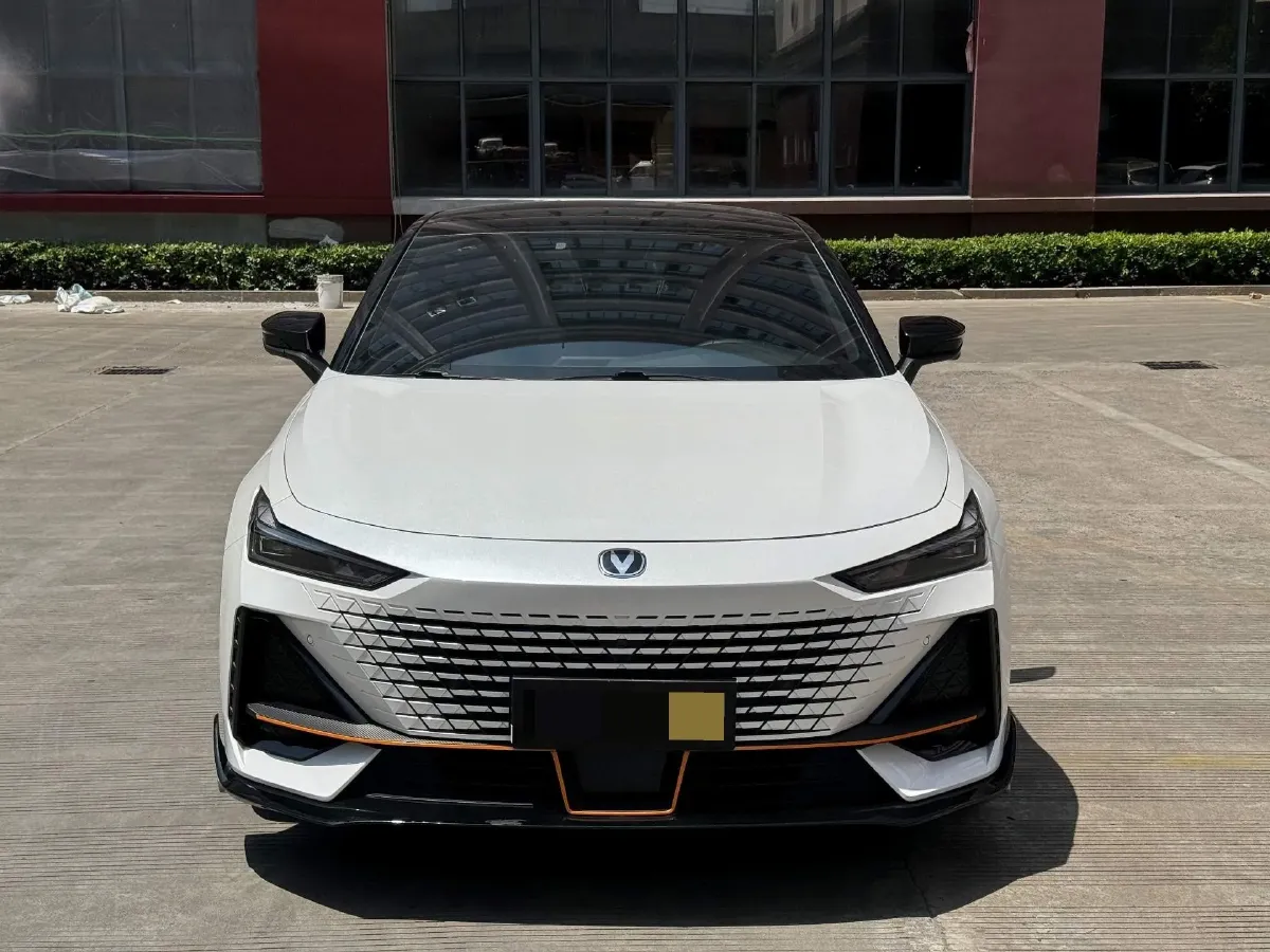2022 ChangAn UNI-V 1.5T 188HP L4 7DCT,autocango,china used car exporter,china ev exporter,chinese used car exporter,chinese used ev exporter