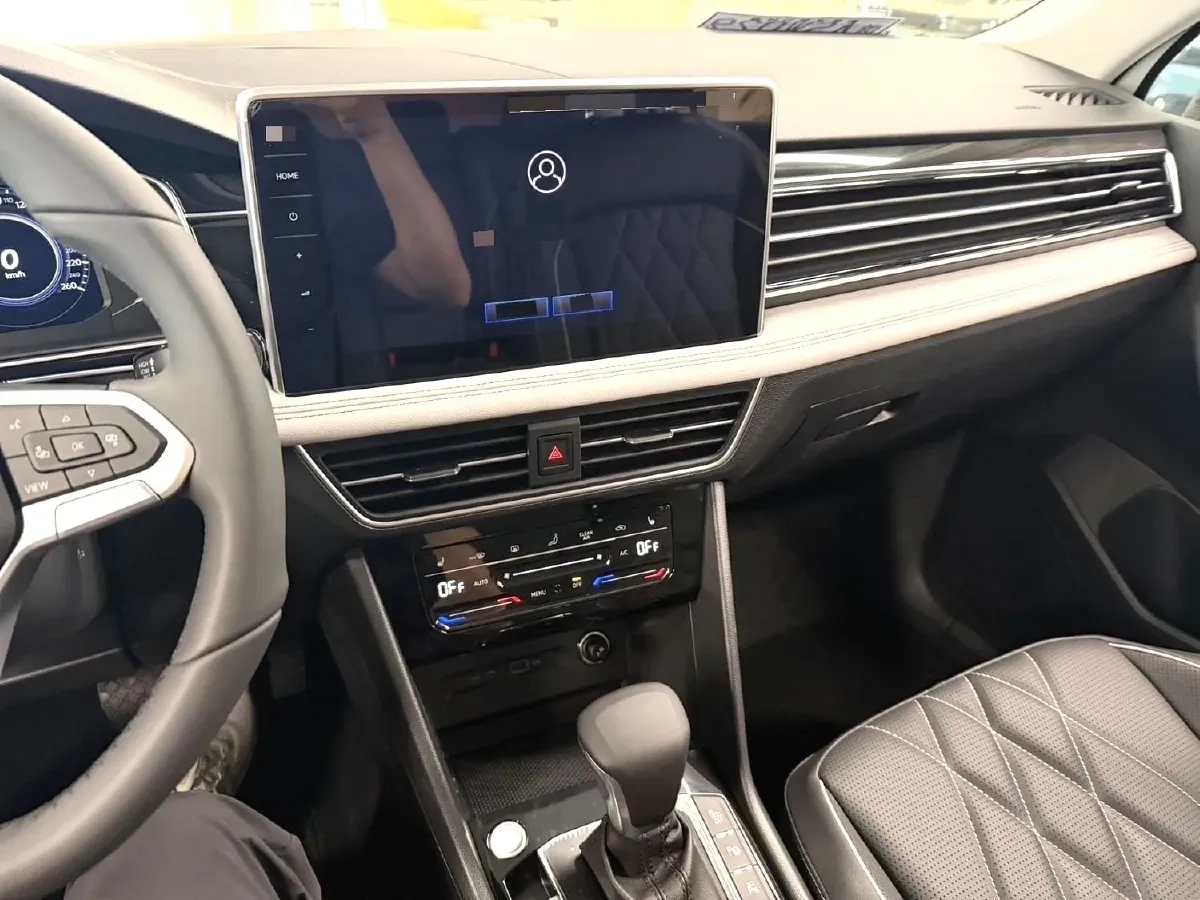 2023 Volkswagen Tiguan L 1.4T 150HP L4 6DCT PHEV 13KWH,autocango,china used car exporter,china ev exporter,chinese used car exporter,chinese used ev exporter