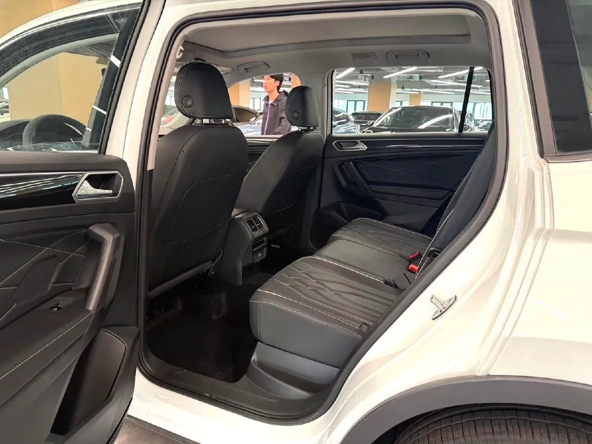 2023 Volkswagen Tiguan L 1.4T 150HP L4 6DCT PHEV 13KWH,autocango,china used car exporter,china ev exporter,chinese used car exporter,chinese used ev exporter