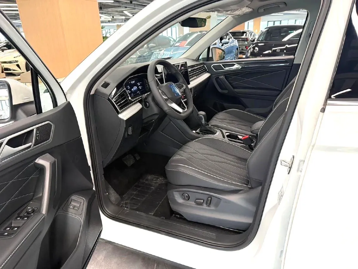 2023 Volkswagen Tiguan L 1.4T 150HP L4 6DCT PHEV 13KWH,autocango,china used car exporter,china ev exporter,chinese used car exporter,chinese used ev exporter