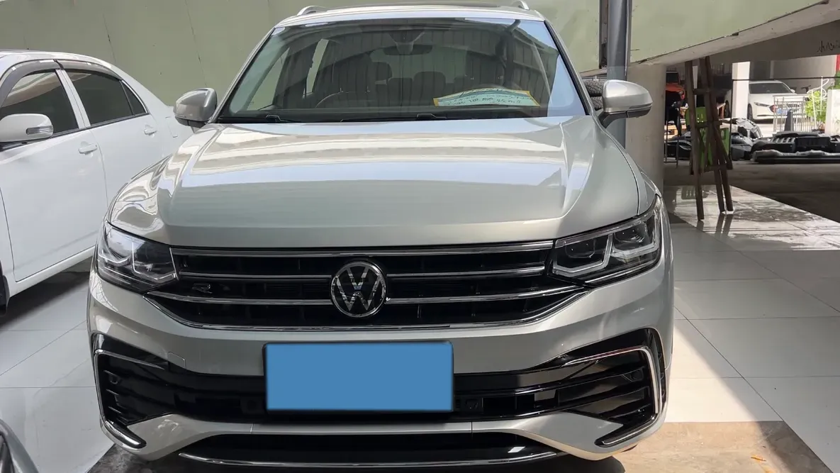 2023 Volkswagen Tiguan L 2.0T 220HP L4 7DCT,autocango,china used car exporter,china ev exporter,chinese used car exporter,chinese used ev exporter