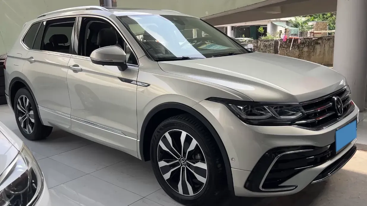 2023 Volkswagen Tiguan L 2.0T 220HP L4 7DCT,autocango,china used car exporter,china ev exporter,chinese used car exporter,chinese used ev exporter