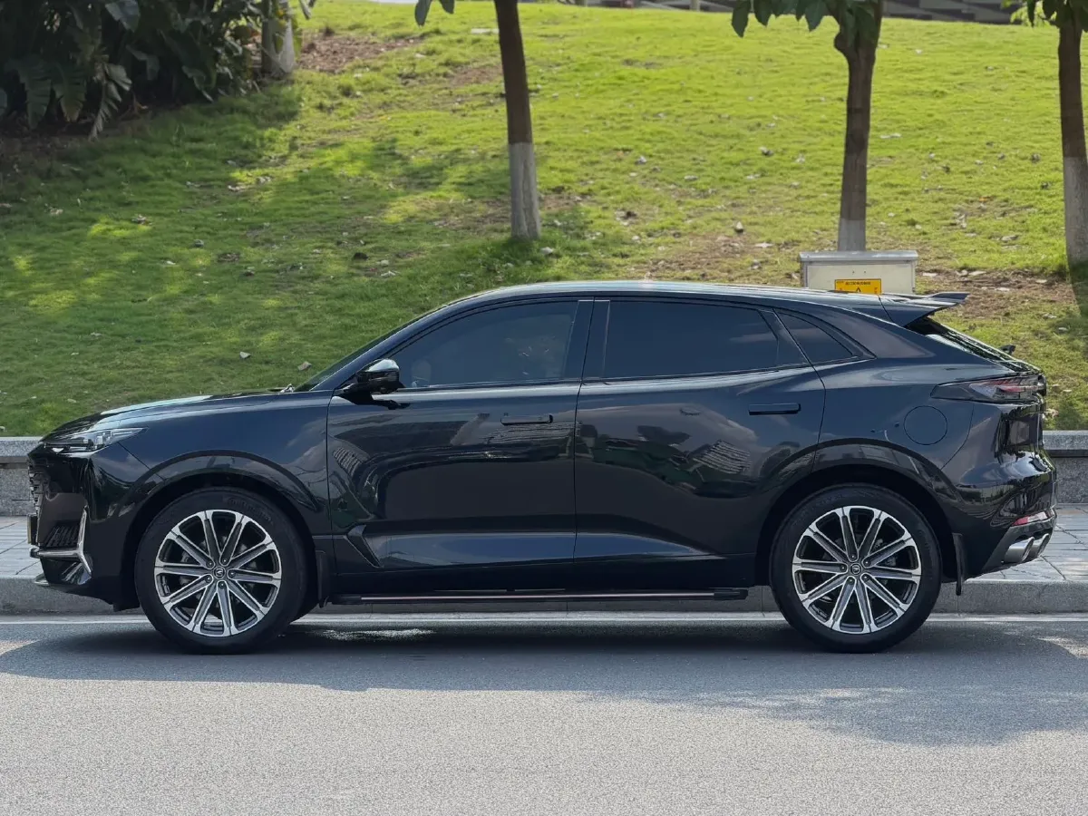 2021 ChangAn UNI-K 2.0T 233HP L4 8AT,autocango,china used car exporter,china ev exporter,chinese used car exporter,chinese used ev exporter
