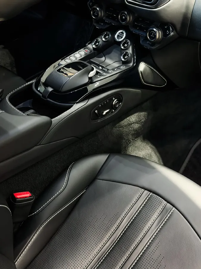 2020 Aston Martin V8 Vantage 4.0T 510HP V8 8AT,autocango,china used car exporter,china ev exporter,chinese used car exporter,chinese used ev exporter