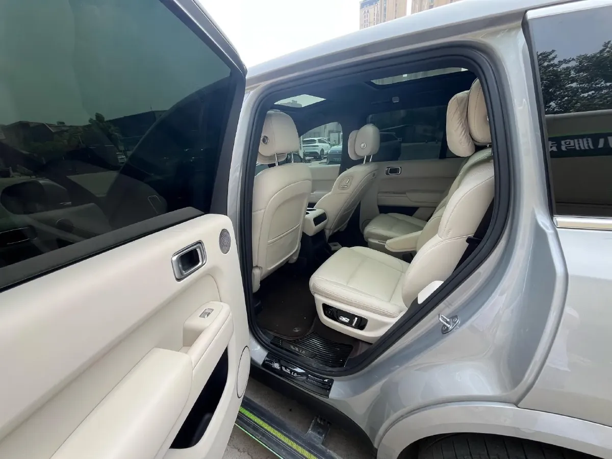2024 Volvo S60 2.0T 197HP L4 7DCT,autocango,china used car exporter,china ev exporter,chinese used car exporter,chinese used ev exporter