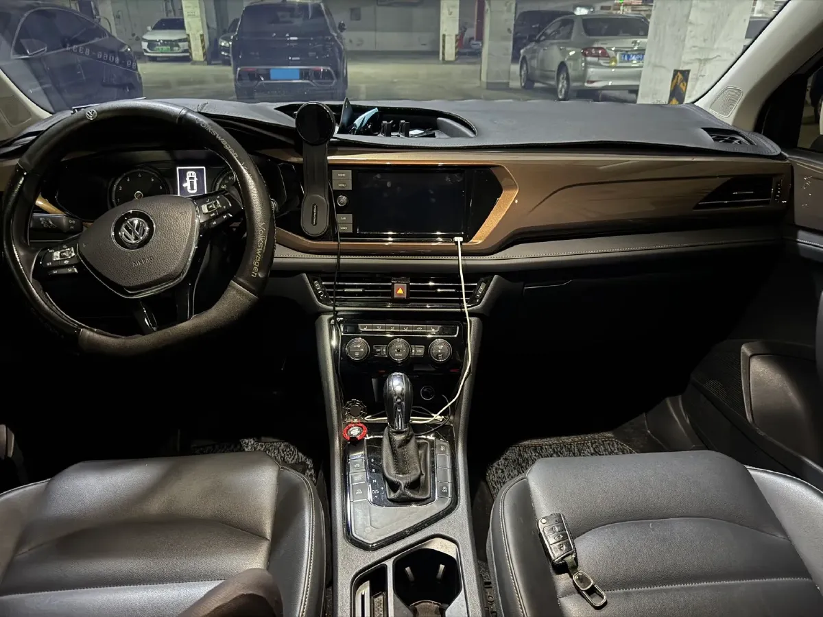2019 MINI MINI 1.5T 102HP L3 7DCT,autocango,china used car exporter,china ev exporter,chinese used car exporter,chinese used ev exporter