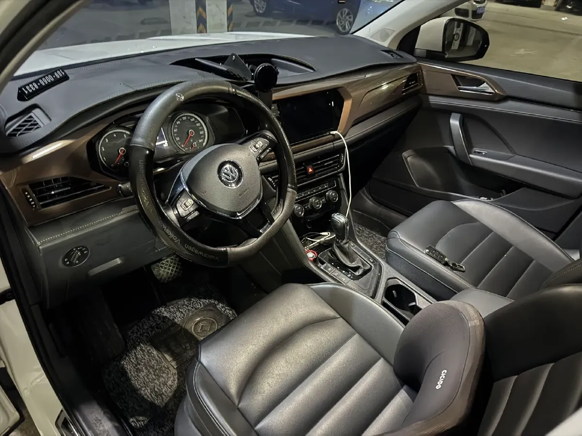2019 MINI MINI 1.5T 102HP L3 7DCT,autocango,china used car exporter,china ev exporter,chinese used car exporter,chinese used ev exporter