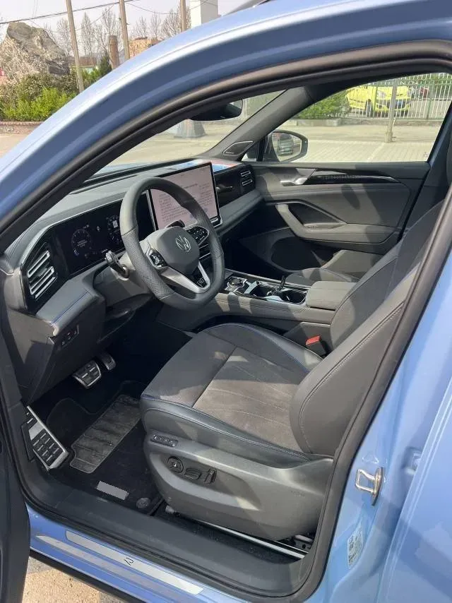 2026 Volkswagen Tiguan L 2.0T 220HP L4 7DCT,autocango,china used car exporter,china ev exporter,chinese used car exporter,chinese used ev exporter