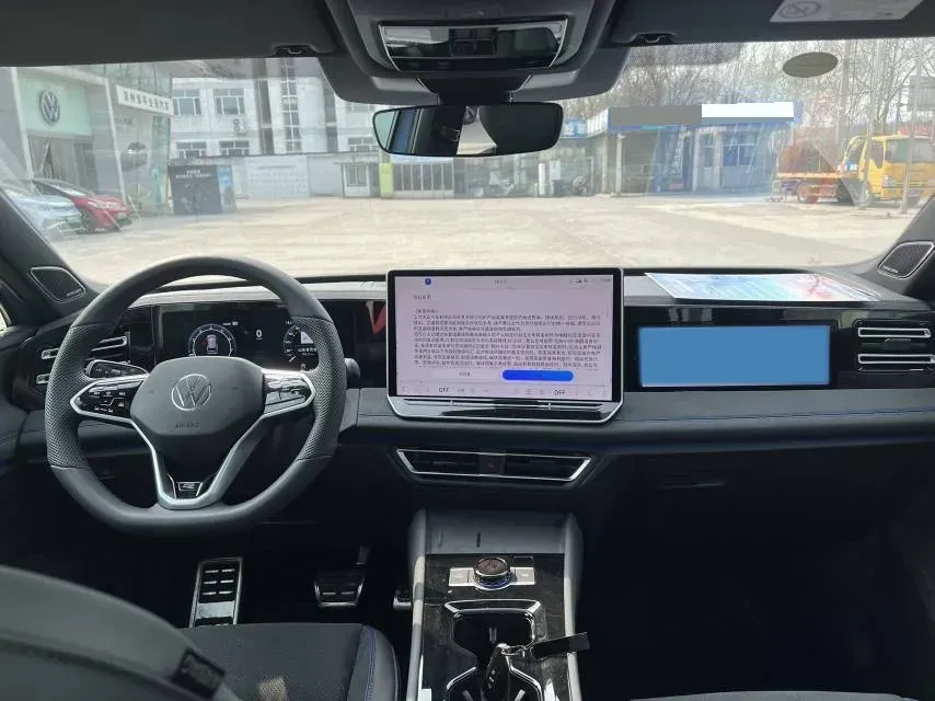 2026 Volkswagen Tiguan L 2.0T 220HP L4 7DCT,autocango,china used car exporter,china ev exporter,chinese used car exporter,chinese used ev exporter