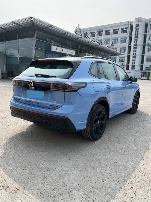 2026 Volkswagen Tiguan L 2.0T 220HP L4 7DCT,autocango,china used car exporter,china ev exporter,chinese used car exporter,chinese used ev exporter