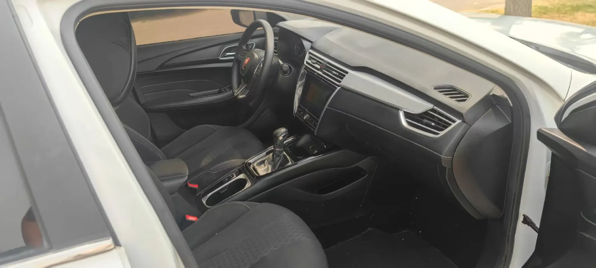 2019 Roewe i5 1.5L 120HP L4 CVT,autocango,china used car exporter,china ev exporter,chinese used car exporter,chinese used ev exporter