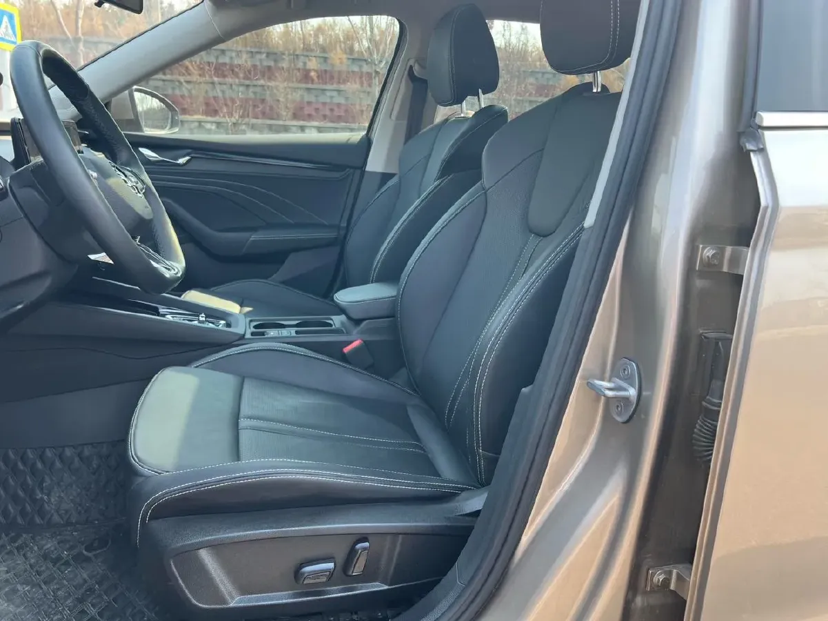 2022 Skoda Octavia 1.4T 150HP L4 7DCT,autocango,china used car exporter,china ev exporter,chinese used car exporter,chinese used ev exporter