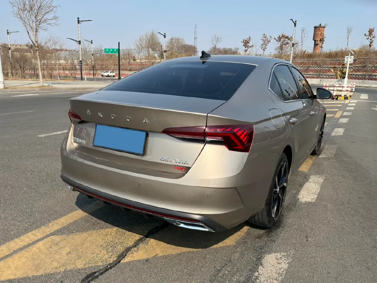2022 Skoda Octavia 1.4T 150HP L4 7DCT,autocango,china used car exporter,china ev exporter,chinese used car exporter,chinese used ev exporter