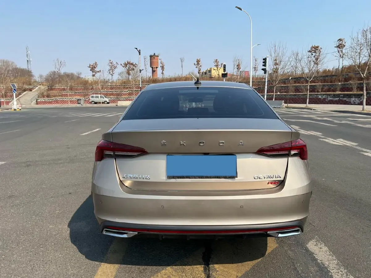 2022 Skoda Octavia 1.4T 150HP L4 7DCT,autocango,china used car exporter,china ev exporter,chinese used car exporter,chinese used ev exporter