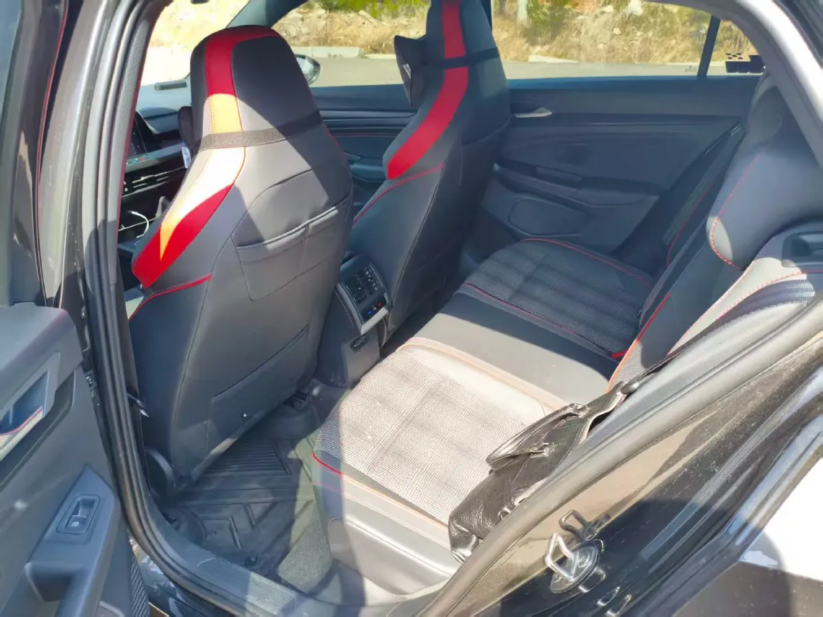 2023 Volkswagen GolfGTI 2.0T 220HP L4 7DCT,autocango,china used car exporter,china ev exporter,chinese used car exporter,chinese used ev exporter