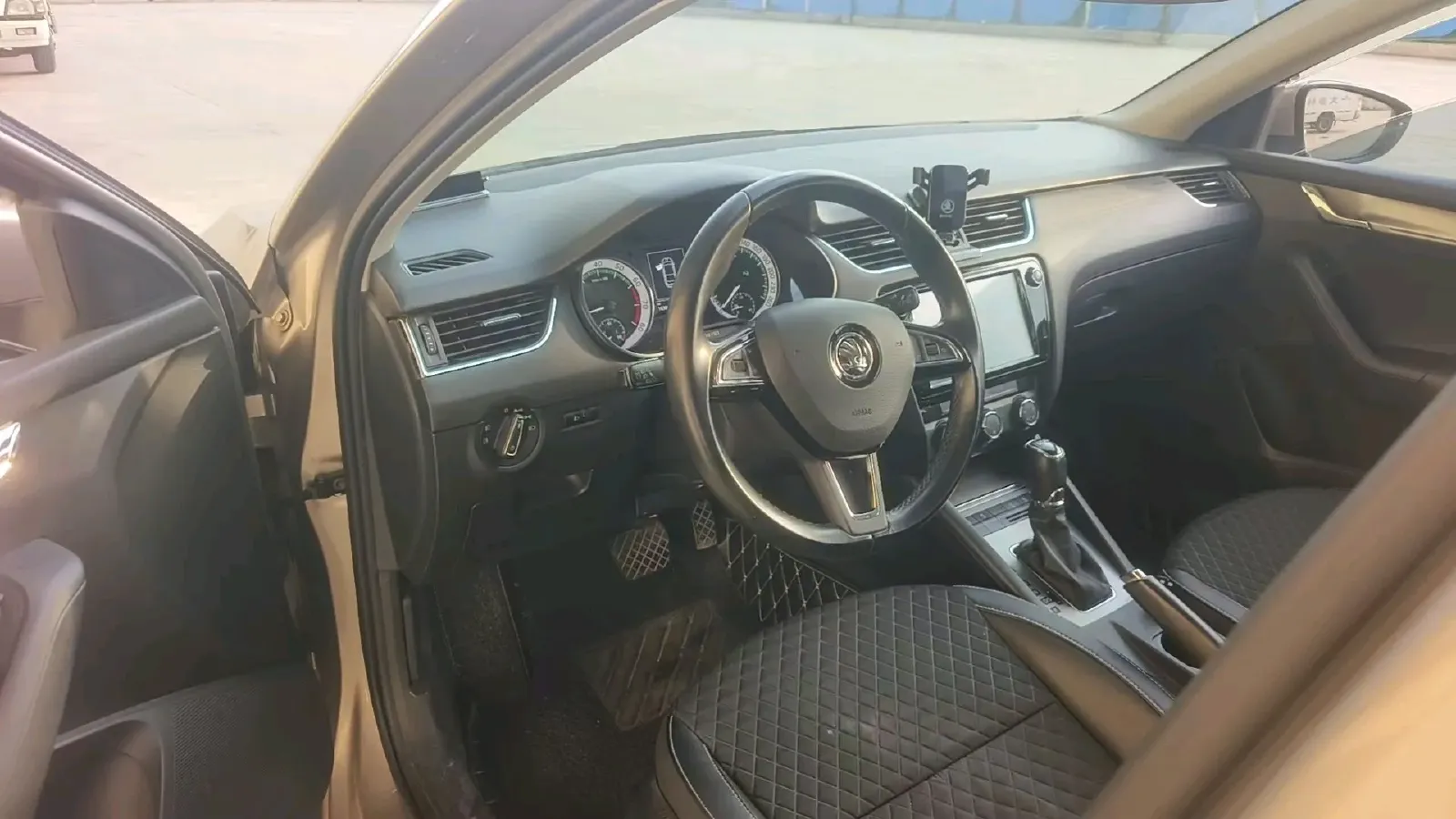 2018 Skoda Octavia 1.2T 116HP L4 7DCT,autocango,china used car exporter,china ev exporter,chinese used car exporter,chinese used ev exporter
