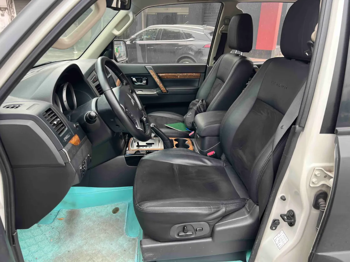 2019 Mitsubishi Pajero 3.0L 174HP V6 5AT,autocango,china used car exporter,china ev exporter,chinese used car exporter,chinese used ev exporter