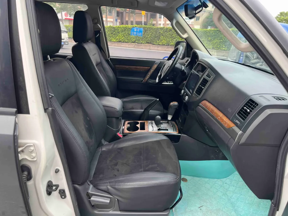 2019 Mitsubishi Pajero 3.0L 174HP V6 5AT,autocango,china used car exporter,china ev exporter,chinese used car exporter,chinese used ev exporter