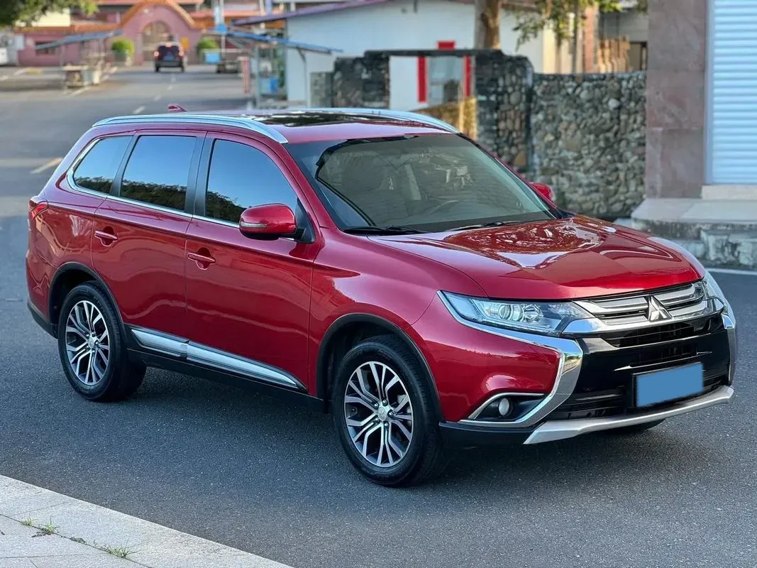 2019 Mitsubishi Outlander 2.0L 166HP L4 CVT,autocango,china used car exporter,china ev exporter,chinese used car exporter,chinese used ev exporter