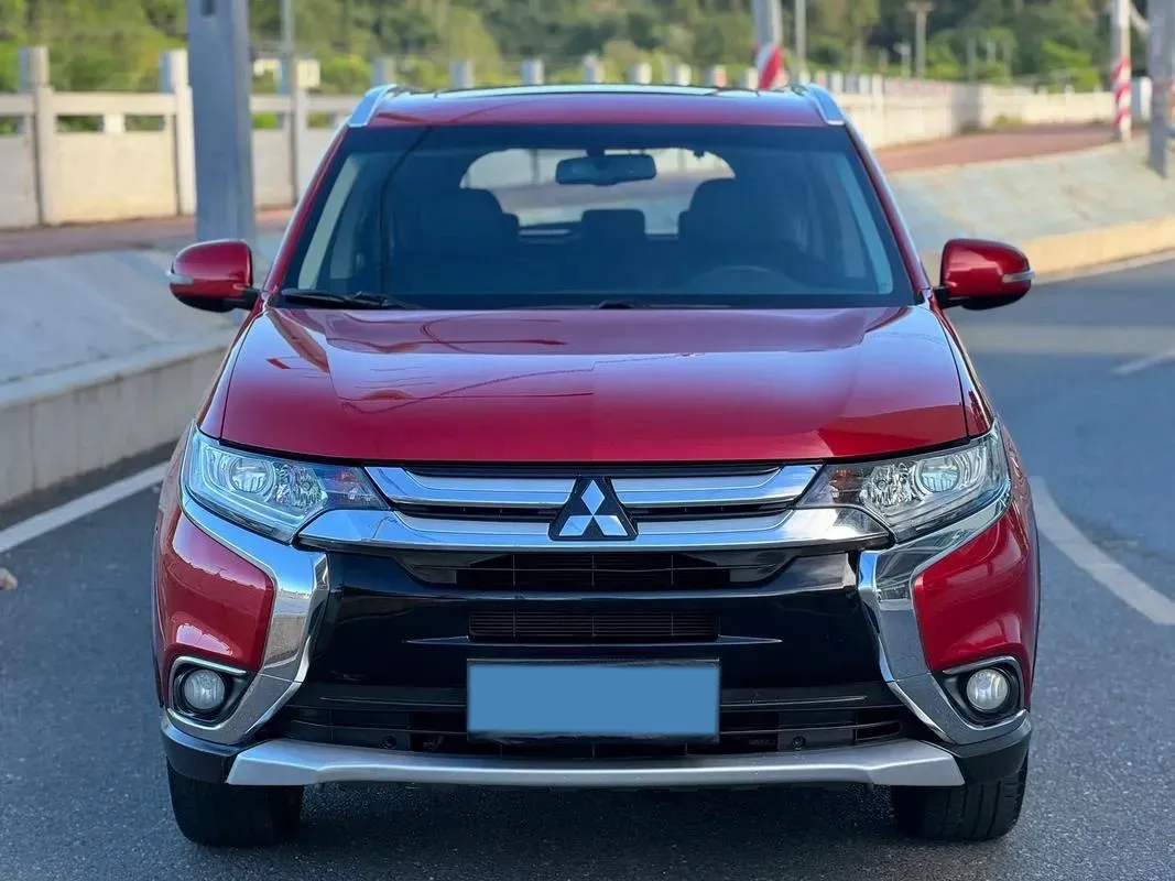 2019 Mitsubishi Outlander 2.0L 166HP L4 CVT,autocango,china used car exporter,china ev exporter,chinese used car exporter,chinese used ev exporter