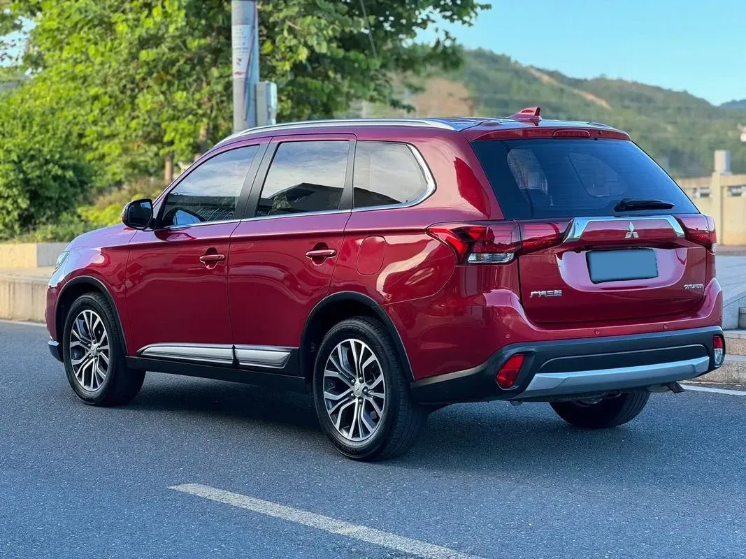 2019 Mitsubishi Outlander 2.0L 166HP L4 CVT,autocango,china used car exporter,china ev exporter,chinese used car exporter,chinese used ev exporter