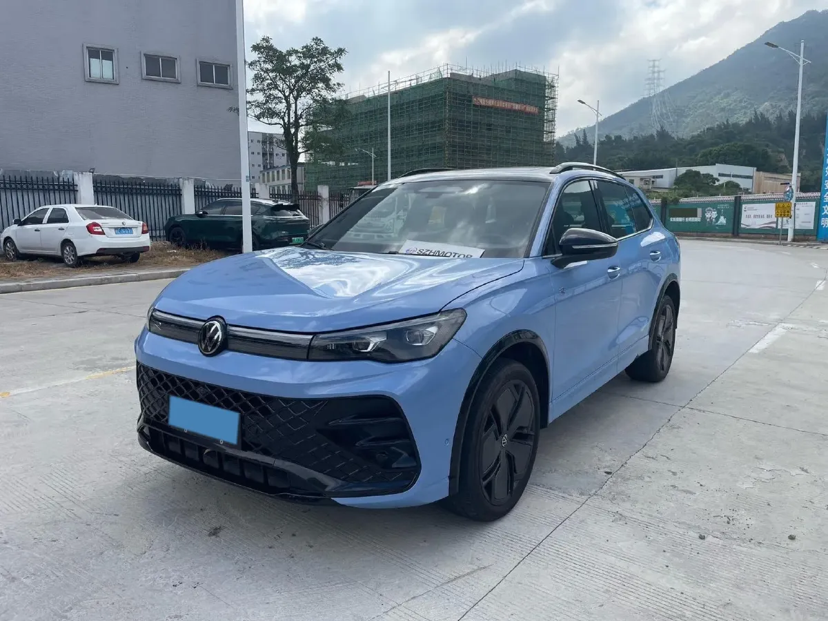 2024 Volkswagen Tiguan L 2.0T 220HP L4 7DCT,autocango,china used car exporter,china ev exporter,chinese used car exporter,chinese used ev exporter