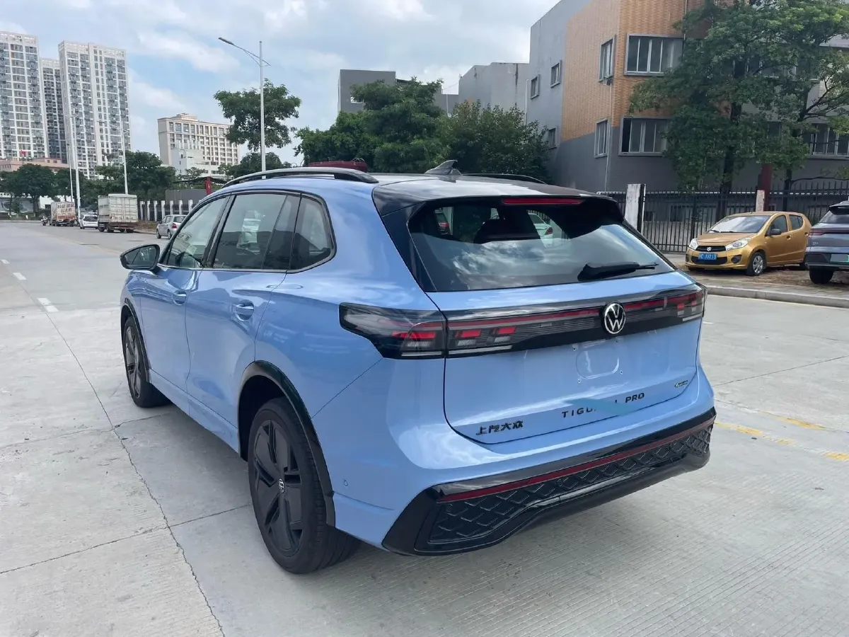 2024 Volkswagen Tiguan L 2.0T 220HP L4 7DCT,autocango,china used car exporter,china ev exporter,chinese used car exporter,chinese used ev exporter