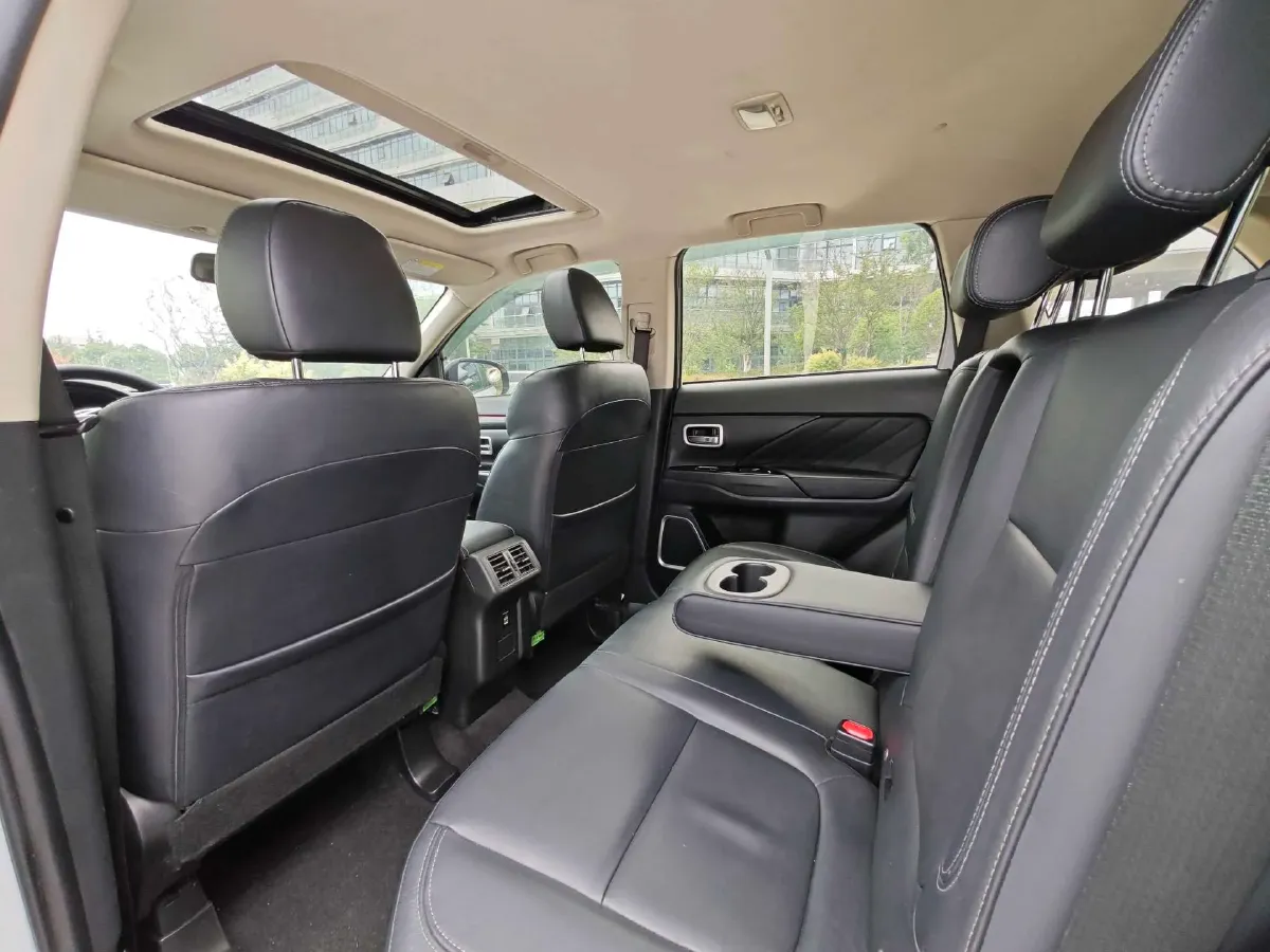 2019 Mitsubishi Outlander 2.0L 166HP L4 CVT,autocango,china used car exporter,china ev exporter,chinese used car exporter,chinese used ev exporter