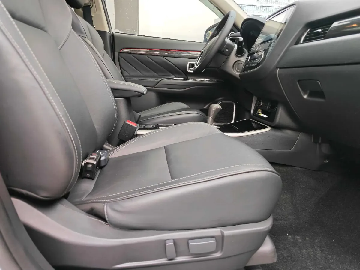 2019 Mitsubishi Outlander 2.0L 166HP L4 CVT,autocango,china used car exporter,china ev exporter,chinese used car exporter,chinese used ev exporter