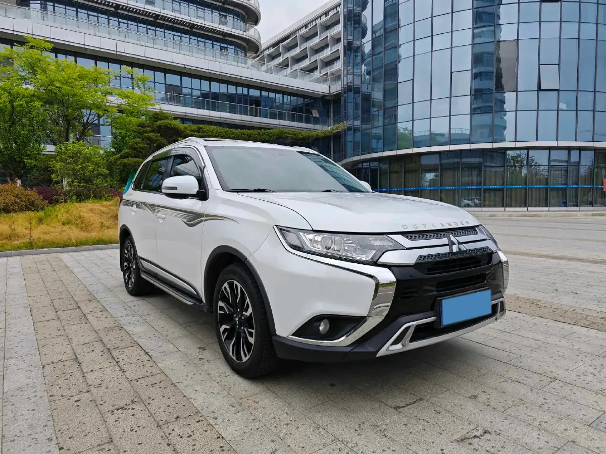 2019 Mitsubishi Outlander 2.0L 166HP L4 CVT,autocango,china used car exporter,china ev exporter,chinese used car exporter,chinese used ev exporter