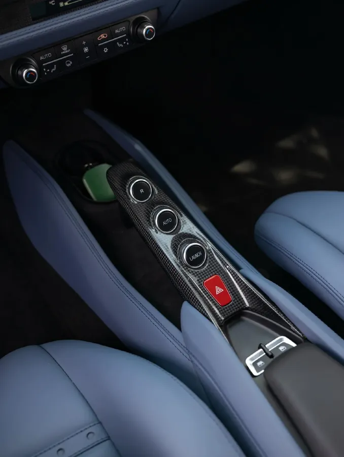 2019 Aston Martin DB11 5.2T 639HP V12 8AT,autocango,china used car exporter,china ev exporter,chinese used car exporter,chinese used ev exporter