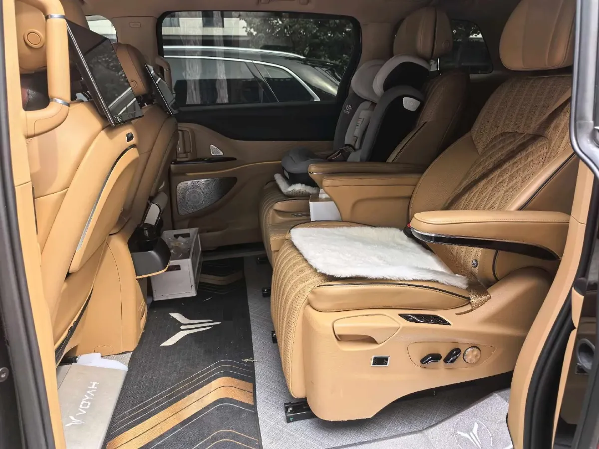 2022 Voyah Dream 1.5T 136HP L4 PHEV 25.57KWH,autocango,china used car exporter,china ev exporter,chinese used car exporter,chinese used ev exporter