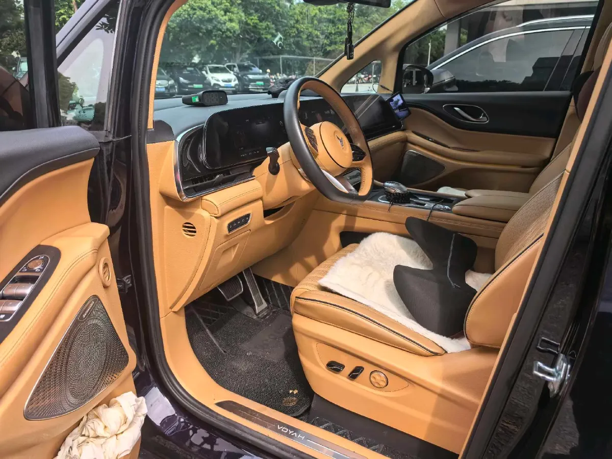 2022 Voyah Dream 1.5T 136HP L4 PHEV 25.57KWH,autocango,china used car exporter,china ev exporter,chinese used car exporter,chinese used ev exporter