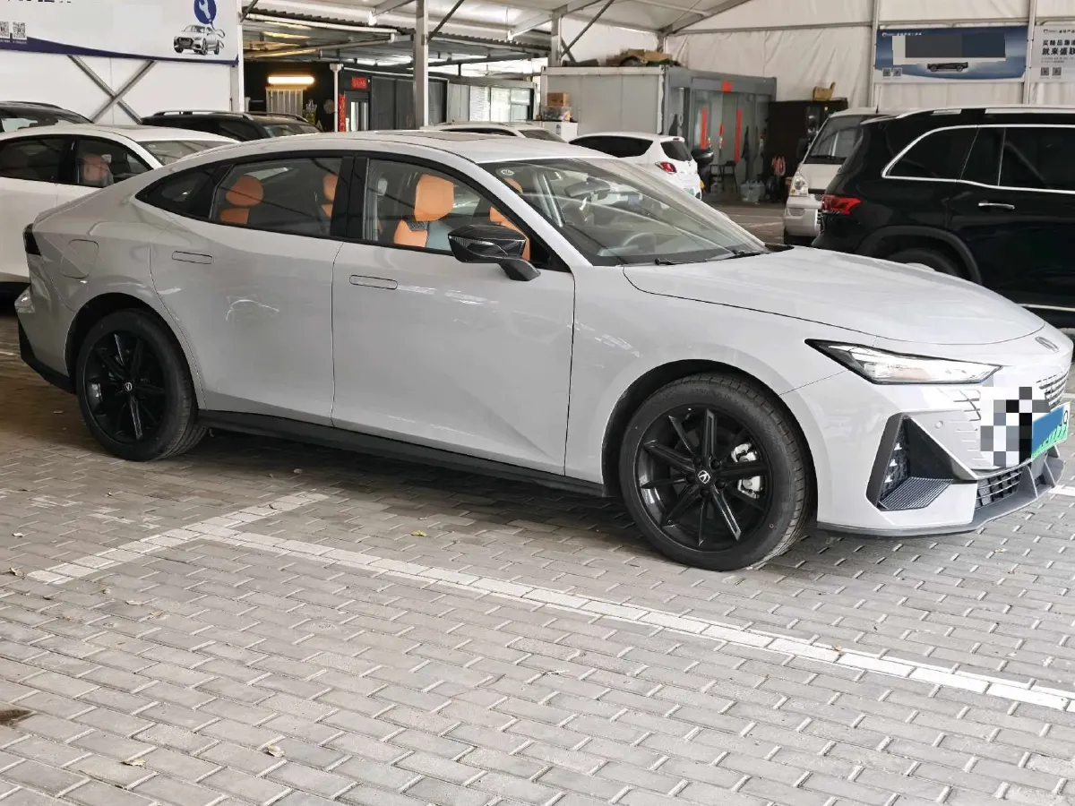 2023 ChangAn UNI-V iDD 1.5T 170HP L4 6TCT PHEV 18.4KWH,autocango,china used car exporter,china ev exporter,chinese used car exporter,chinese used ev exporter