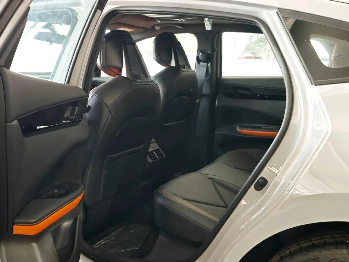 2023 ChangAn UNI-V iDD 1.5T 170HP L4 6TCT PHEV 18.4KWH,autocango,china used car exporter,china ev exporter,chinese used car exporter,chinese used ev exporter