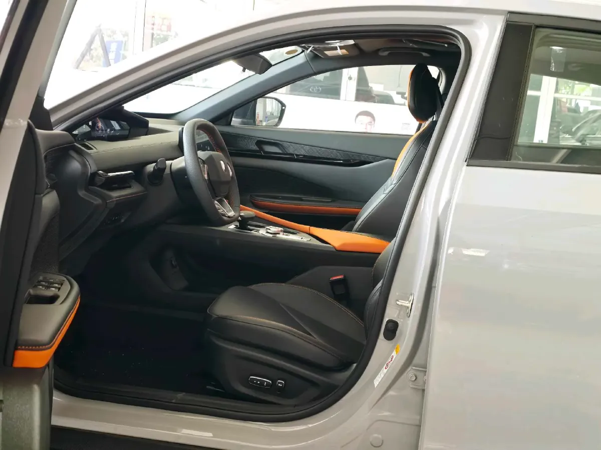 2023 ChangAn UNI-V iDD 1.5T 170HP L4 6TCT PHEV 18.4KWH,autocango,china used car exporter,china ev exporter,chinese used car exporter,chinese used ev exporter