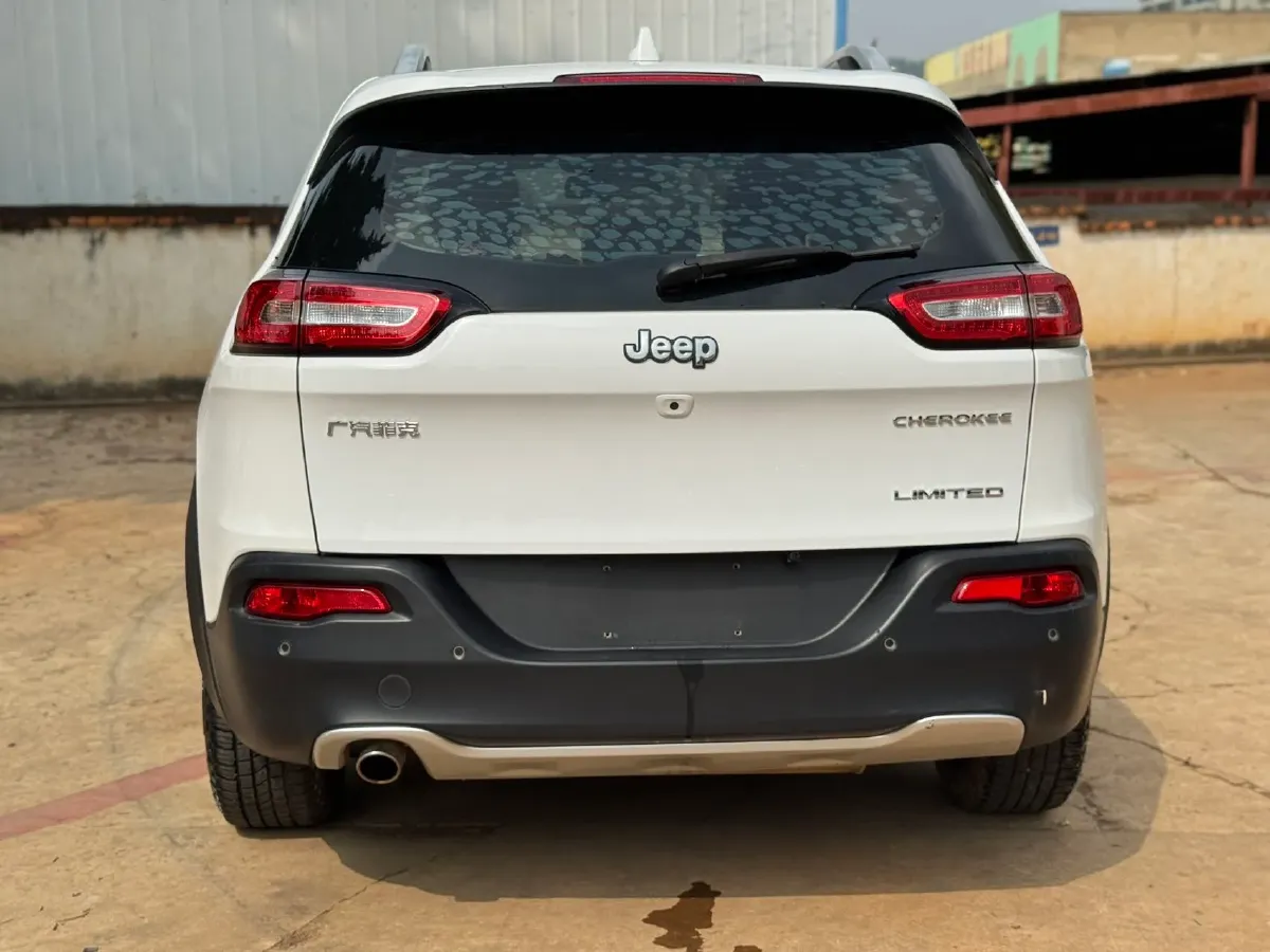 2020 Jeep Cherokee 2.0L 148HP L4 9AT,autocango,china used car exporter,china ev exporter,chinese used car exporter,chinese used ev exporter