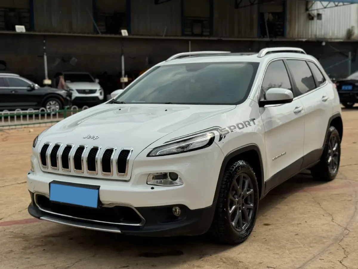 2020 Jeep Cherokee 2.0L 148HP L4 9AT,autocango,china used car exporter,china ev exporter,chinese used car exporter,chinese used ev exporter