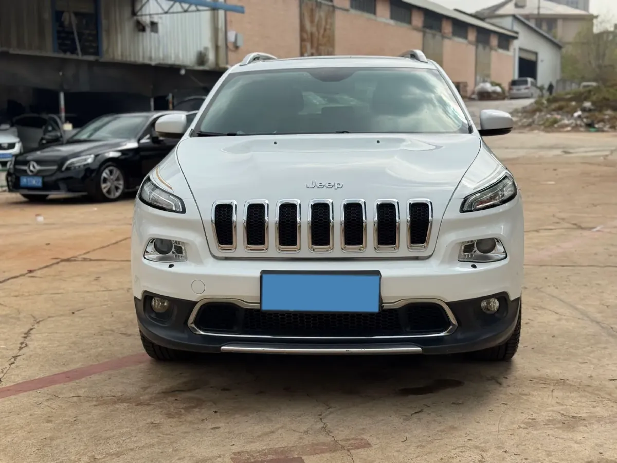 2020 Jeep Cherokee 2.0L 148HP L4 9AT,autocango,china used car exporter,china ev exporter,chinese used car exporter,chinese used ev exporter