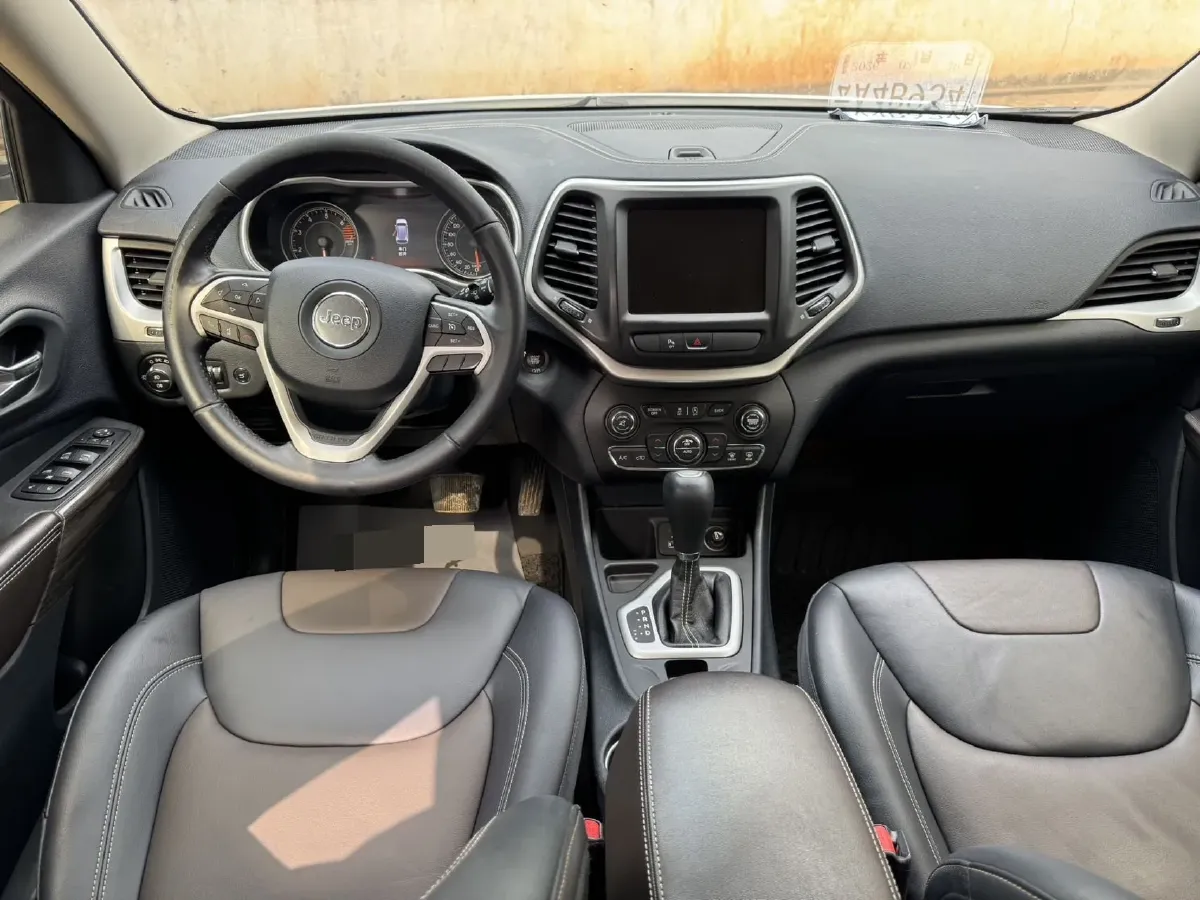 2020 Jeep Cherokee 2.0L 148HP L4 9AT,autocango,china used car exporter,china ev exporter,chinese used car exporter,chinese used ev exporter