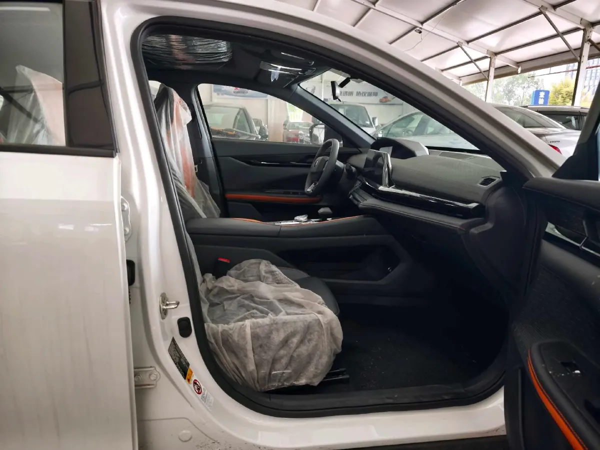 2023 ChangAn UNI-V iDD 1.5T 170HP L4 6TCT PHEV 18.4KWH,autocango,china used car exporter,china ev exporter,chinese used car exporter,chinese used ev exporter