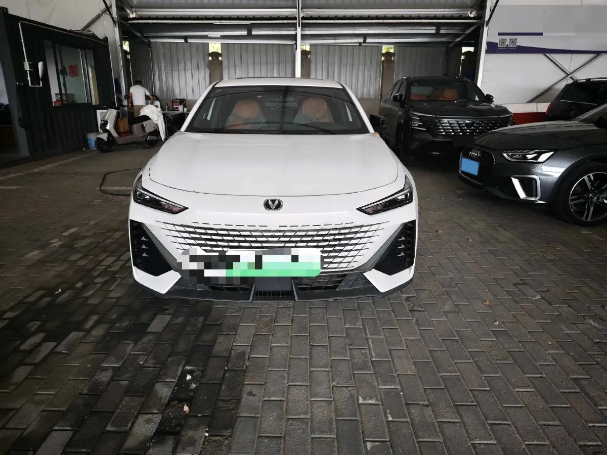 2023 ChangAn UNI-V iDD 1.5T 170HP L4 6TCT PHEV 18.4KWH,autocango,china used car exporter,china ev exporter,chinese used car exporter,chinese used ev exporter