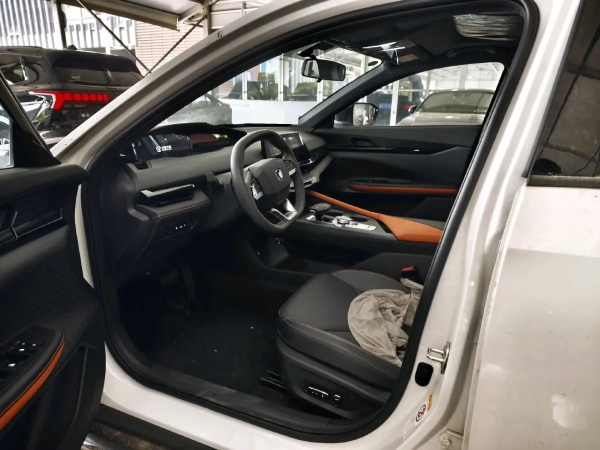 2023 ChangAn UNI-V iDD 1.5T 170HP L4 6TCT PHEV 18.4KWH,autocango,china used car exporter,china ev exporter,chinese used car exporter,chinese used ev exporter